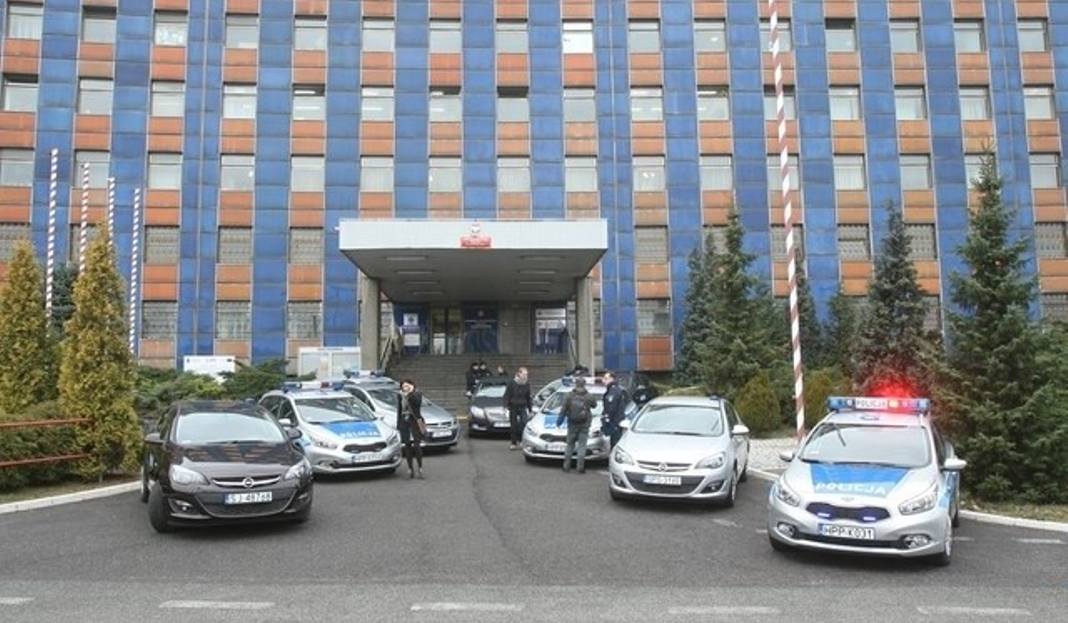Śląska policja ma nowe radiowozy ople i kia [ZOBACZ