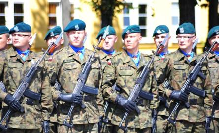 Gwiazdy, odznaczenia wojskowe za udział w misjach poza granicami Polski dostało już kilkuset żołnierzy bydgoskiej Brygady Logistycznej.