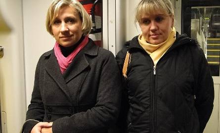 Stałe pasażerki pociągów do stolicy. Pani Magdalena (z lewej) jeździ do pracy w Warszawie od siedmiu lat, pani Małgorzata aż od 12.