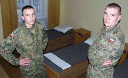 - Służba wojskowa wcale nie jest taka trudna - przekonuja szeregowi Waldemar Malinowski i Paweł Banasik.