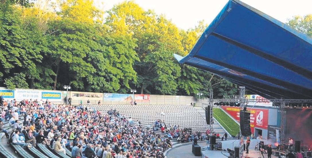 W tym roku w amfiteatrze w Kołobrzegu zagrały takie gwiazdy  jak zespół Enej i Akcent oraz Kamil Bednarek . Kolejne koncerty przed nami