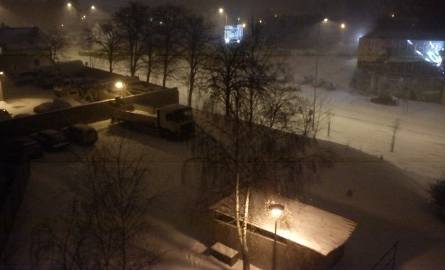Lubuskie - atak zimy. O godzinie 23.00 śnieg sypie praktycznie w całym regionie.