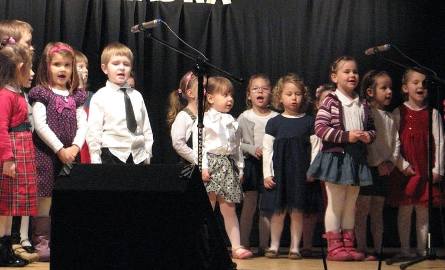 Koncert w Miejskim Domu Kultury. Dzieci wyśpiewały życzenia dla swoich babć i dziadków