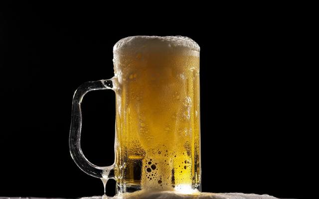 Popularne piwo Żywiec wycofane ze sprzedaży. Sprawdź, czy masz je w swojej lodówce! Zobacz też najnowsze ostrzeżenia GIS