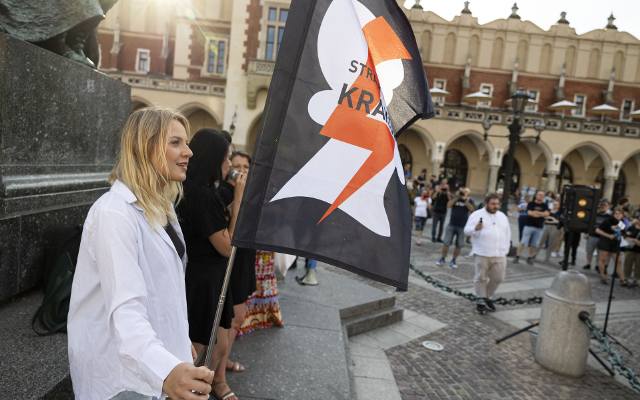 Strajk Kobiet powrócił do Krakowa. Na Rynku Głównym odbył się protest dotyczący ustawy aborcyjnej
