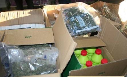 Policja przechwyciła przesyłkę z 10 kilogramami narkotyków o wartości 300 tys. zł [ZDJĘCIA]
