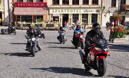 Jedną z atrakcji niedzielnego wydarzenia był przyjazd motocykli ulicami Sandomierza.