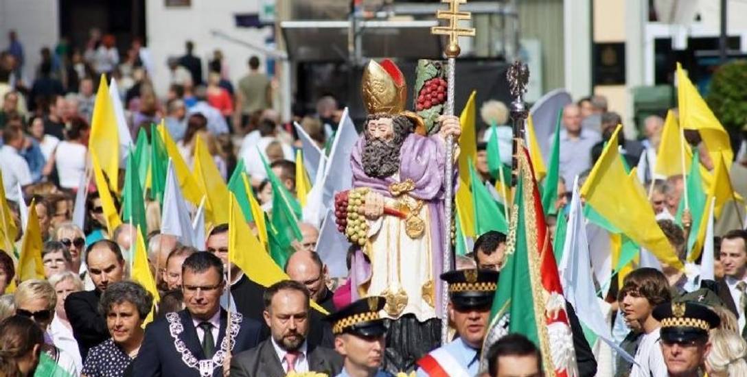 Podczas Winobrania odbywają się uroczystości ku czci św. Urbana I. Figura patrona miasta  niesiona jest do konkatedry pw. św. Jadwigi.