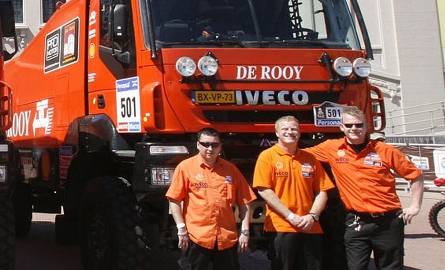 Team de Rooy na Rajdzie Dakar 2011, od lewej: Darek Rodewald, Tom Colsoul i Gerard de Rooy.