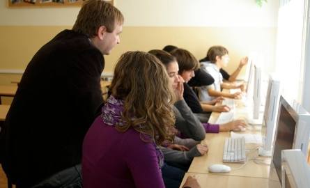 Włoscy uczniowie brali udział w warsztatach komputerowych, lekcjach historii Polski, fizyki oraz zajęciach artystycznych.