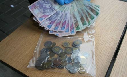 Włamywacze ukradli z domów w Brzozówce, między innymi gotówkę i karty bankomatowe.