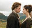 Kadr z filmu "Outlander". Na zdjęciu główni bohaterowie powieści Diany Gabaldon: Jamie (Sam Heughan) i Claire (Caitríona Balfe)