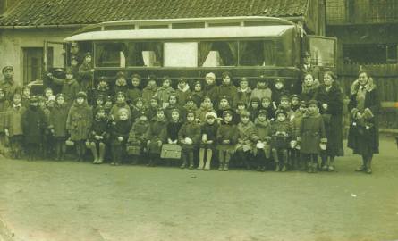 2 lutego 1932. Uczniowie Szkoły Powszechnej nr 15 jadą na wycieczkę.