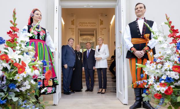 Para prezydencka wzięła udział w oficjalnym otwarciu Centrum Folkloru Polskiego "Karolin"