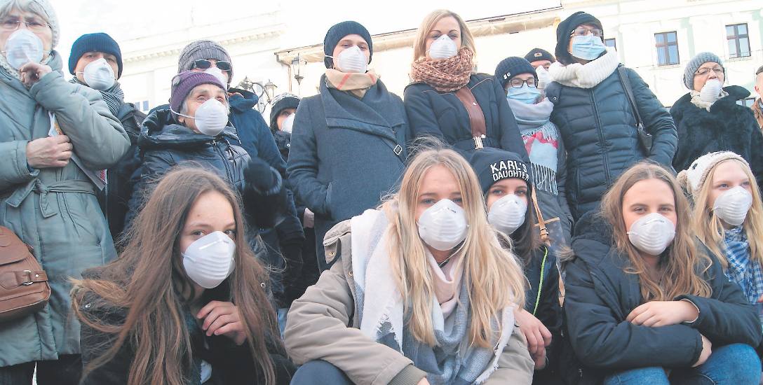Bywa że w Rybniku z powodu smogu zamyka się szkoły i przedszkola. Zimą 2017 stężenie pyłów wyniosło  3 tys. procent normy
