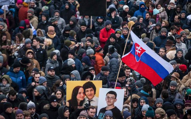 Słowacja: Marsze ku czci zamordowanego dziennikarza Jana Kuciaka. Słowacy chcą dymisji premiera Roberta Fico