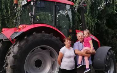 1. Andrzej i Wioletta Krawczyk w Sadowiu prowadzą gospodarstwo wyspecjalizowane w produkcji mleka. Stado bydła liczy 62 sztuki, w tym 30 krów dojnych.