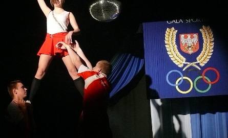 Część artystyczną sportowej imprezy  uświetniły między innymi cheerleaderki z połanieckiego Centrum Kultury i Sztuki.