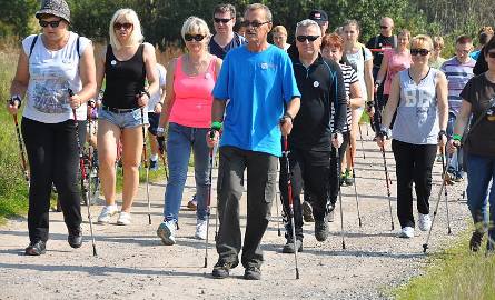 W sobotę otwarto Parku Nordic Walking w Rudzie Malenieckiej. Pierwszy rajd po jednej z trzech tras ruszył z Młotkowic