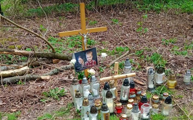 Zginęli w parku w Rabce-Zdrój przygnieceni przez drzewo. Sołtys Mordarki, który stracił żonę i synka, potrzebuje wsparcia dla siebie i córek