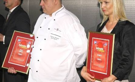 Dariusz Wójcik, szef kuchni Dworu Dwikozy w Dwikozach odebrał nagrodę dla najlepszego hotelu i drugiej restauracji powiatu sandomierskiego, natomiast