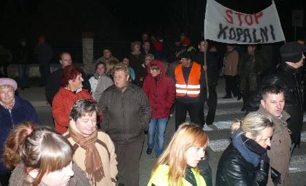 Blokada drogi w Sobkowie. Mieszkańcy nie chcą tu tirów 