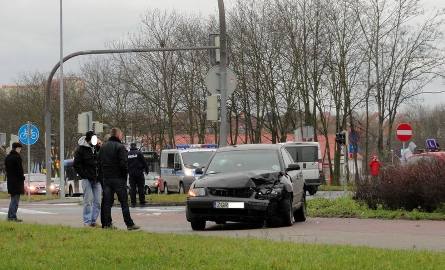 Wypadek na skrzyżowaniu ulic Mieszka I i Białowieskiej.