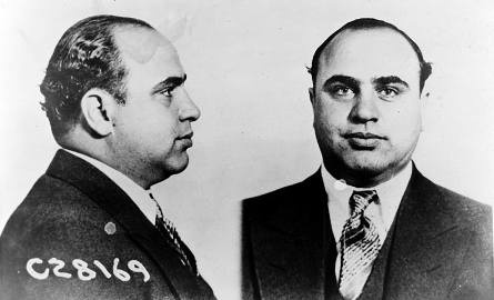 Al Capone latami walczył z gangiem z North Side, na którego czele stał też Heniek Wojciechowski. To na wypadek starcia z polskim gangsterem skonstruowana