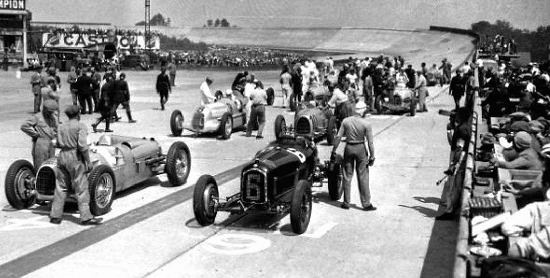 Grand Prix Francji na torze Linas-Montlhéry w 1934. Pojedynek Alf Romeo reprezentujących Scuderia Ferrari ze „srebrnymi strzałami” zespołów Auto Union