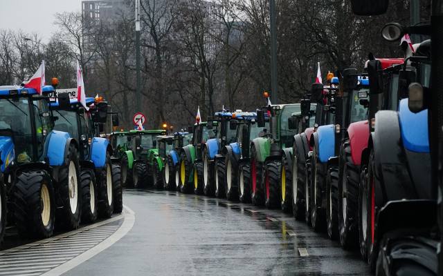 Rolnicy wkrótce zablokują drogi dojazdowe do Poznania. Co nas czeka? Sprawdź szczegółową mapę zbiórek!