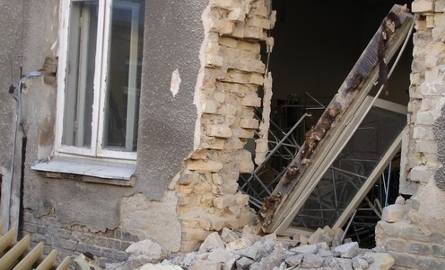 Kamienica przy Branickiego 3/5 znika z powierzchni miasta. (film i zdjęcia)