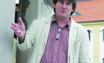 Mirosław Siemionow (przy Empiku) chwali rynek, ale apeluje do właścicieli kamienic: Remontujcie elewacje! Zaniedbane budynki szpecą nowe oblicze pla