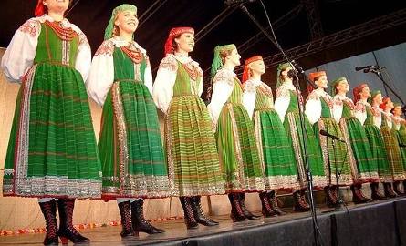 Ludowe pieśni w wykonaniu chóru podobały się mieszkańcom Skarżyska.