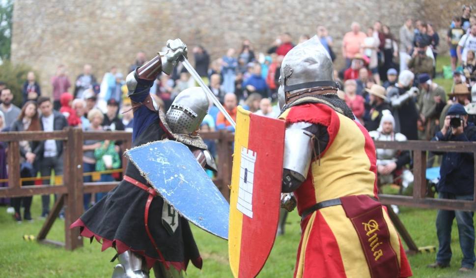 Film do artykułu: XVIII Turniej Rycerski na zamku w Będzinie. W ruch poszły miecze, kopie, łuki, ale były także tańce i śpiew 