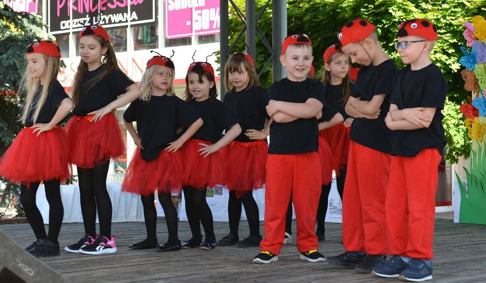 Film do artykułu: Dziecięcy Festiwal Tańca w Ostrołęce. 9. jego edycja odbyła się 15.05.2024. Zobaczcie zdjęcia z wydarzenia