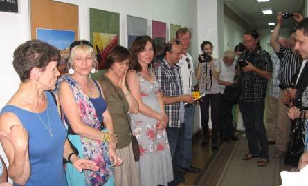 O letniej wystawie mowila Barbara Polakowska - z lewej