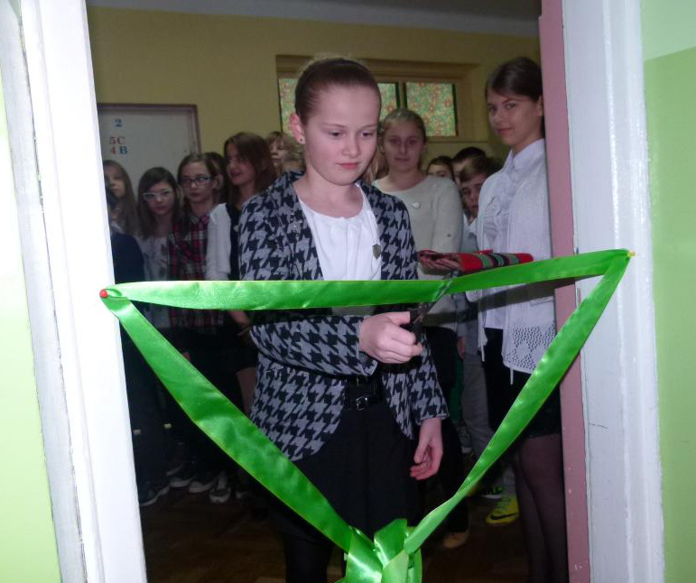Otwarcia ekopracowni dokonała m. in. Julia Smoleczewska z klasy 5a