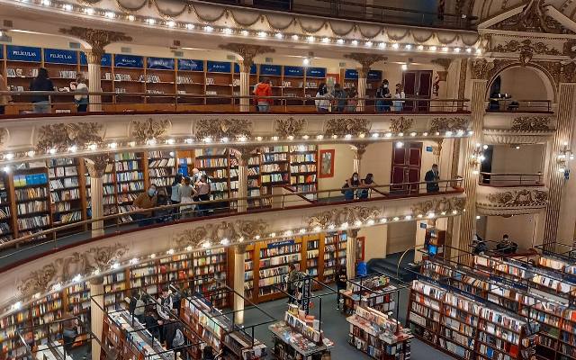 Najpiękniejsze biblioteki na świecie. Zabytkowe i nowoczesne o niepowtarzalnym uroku. Istny raj dla miłośników książek