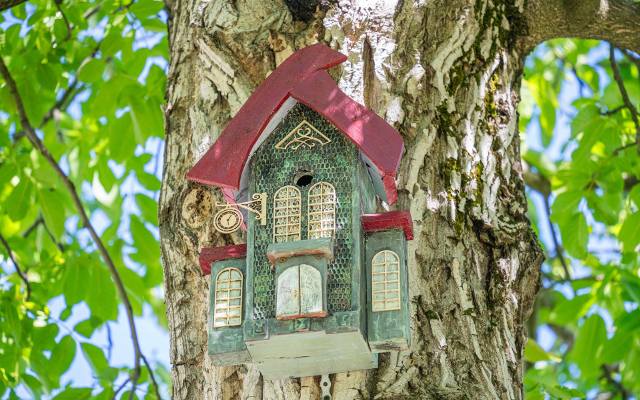 W takich ekskluzywnych domkach zamieszkają ptaki w parku dworskim koło Nowego Sącza. To kolejna akcja 