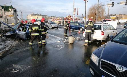 Wypadek na skrzyżowaniu w centrum Grudziądza. Pięć osób rannych [zdjęcia]