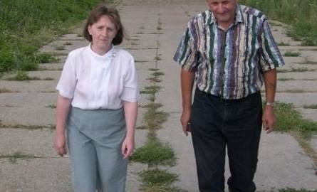 Urszula Surzykiewicz i Ginter Rybosz w miejscu przepraw na Odrze.