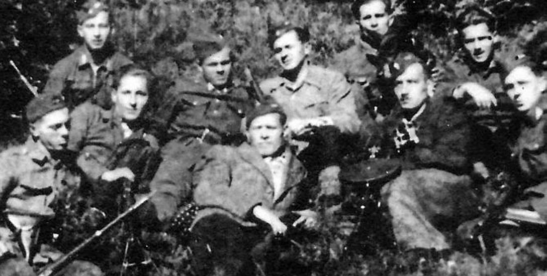 Partyzanci 6. kompanii 1. Pułku Strzelców Podhalańskich AK jesienią 1944 r. Być może jednym z nich jest ppor. Zbigniew Kondal „Dick”