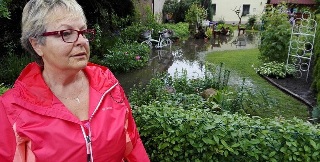 -Wystarczyło kilka minut, by ogródek został zalany - mówi Teresa Olejnik