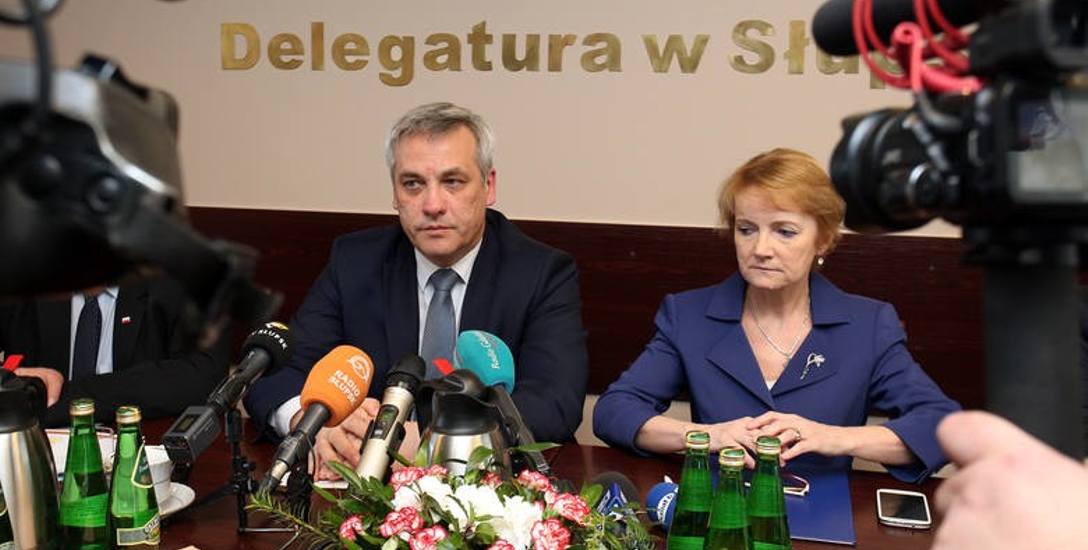 Jerzy Szmit i Jolanta Szczypińska podczas konferencji w Słupsku