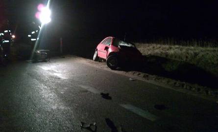 Mazda wbiła się pod ciężarówkę, kierowca zginął (zdjęcia)