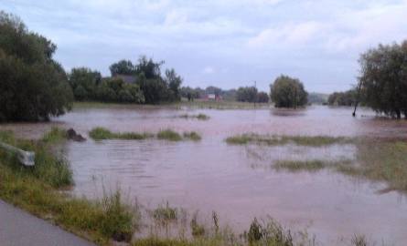 Rzeka Małoszówka w gminie Skalbmierz  po 0poniedziałkowej nawałnicy.