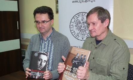 Swoje książki przedstawiali Arkadiusz Kutkowski(z prawej) i Krzysztof Busse.