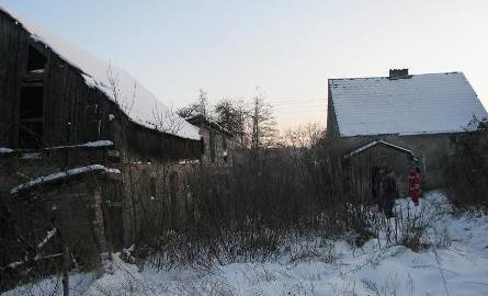 Makabryczne odkrycie w Starym Kurowie. W spalonym domu znaleziono dwa ciała (szczegóły, zdjęcia)