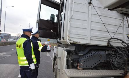 Radomscy policjanci kontrolowali ciężarówki. Posypały się mandaty   
