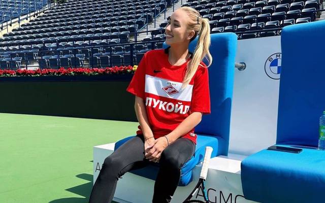 WTA ostrzegło Potapową za wejście na mecz w koszulce Spartaka Moskwa. Jej zachowanie zostało uznane za „niedopuszczalne i niewłaściwe”